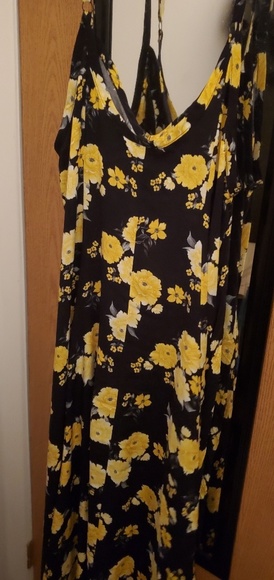 torrid Dresses & Skirts - TORRID BLACK FLORAL MAXI DRESS torrid Dresses & Skirts - TORRID BLACK FLORAL MAXI DRESS